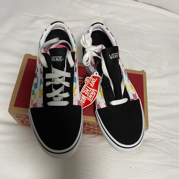 Party Check Vans - Picture 3 of 7